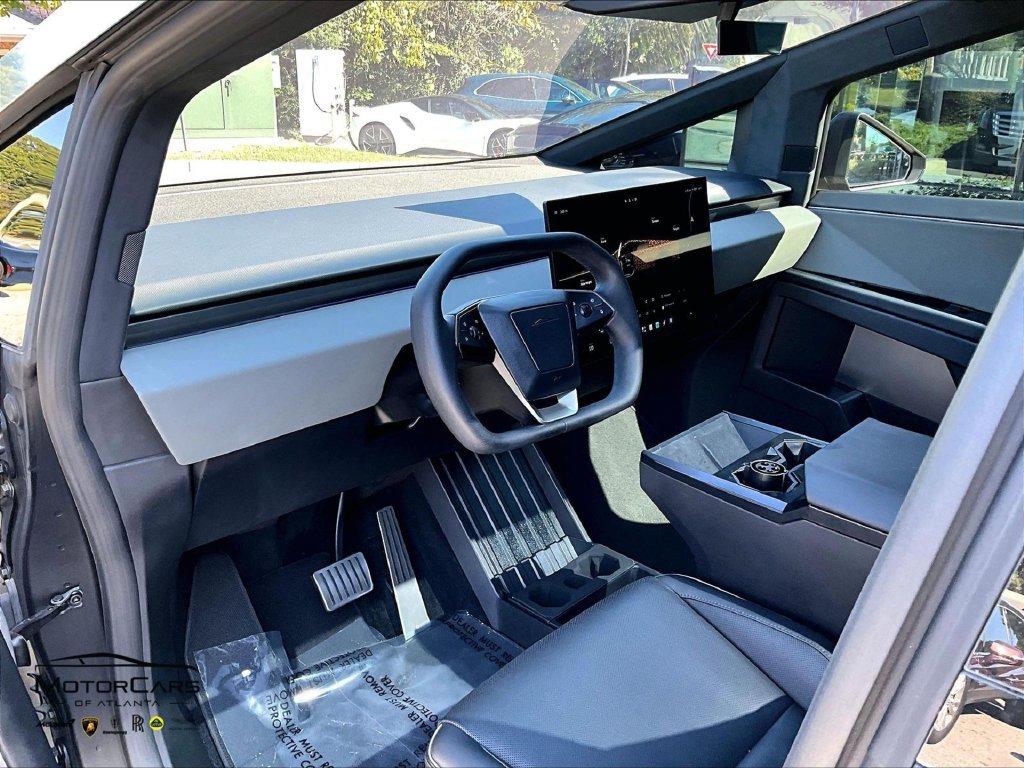 Used 2024 Tesla Cybertruck AWD Crew Cab image 12