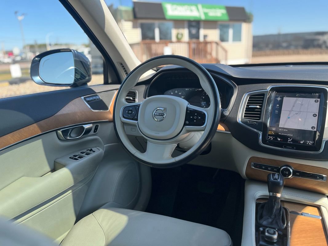 Used 2022 Volvo XC90 T6 Momentum AWD/4WD image 11
