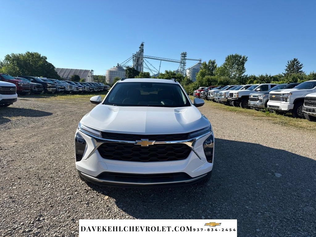 Used 2025 Chevrolet Trax LT FWD image 8