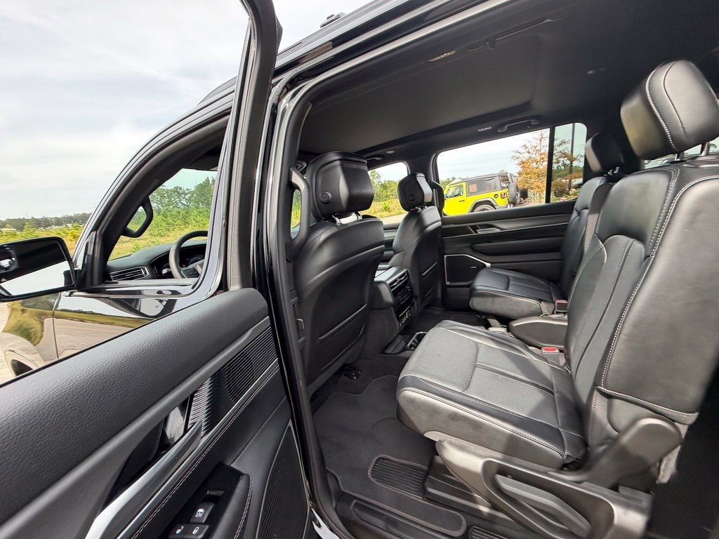Used 2024 Jeep Wagoneer Series II AWD/4WD image 35