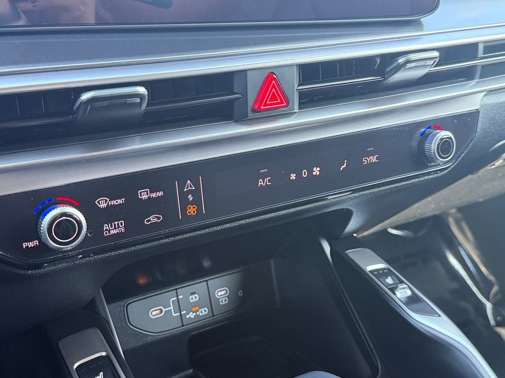 Certified 2025 Kia Sorento S image 21