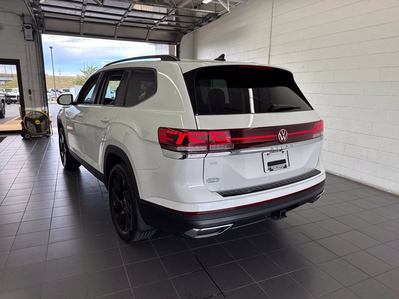 Used 2026 Volkswagen Atlas SE FWD image 6