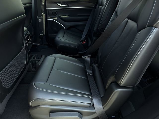 New 2026 Jeep Grand Cherokee L Limited w/ Limited Altitude Package image 19
