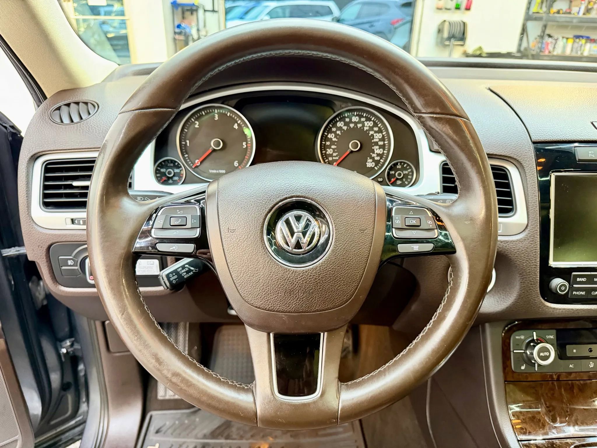 Used 2013 Volkswagen Touareg TDI image 14