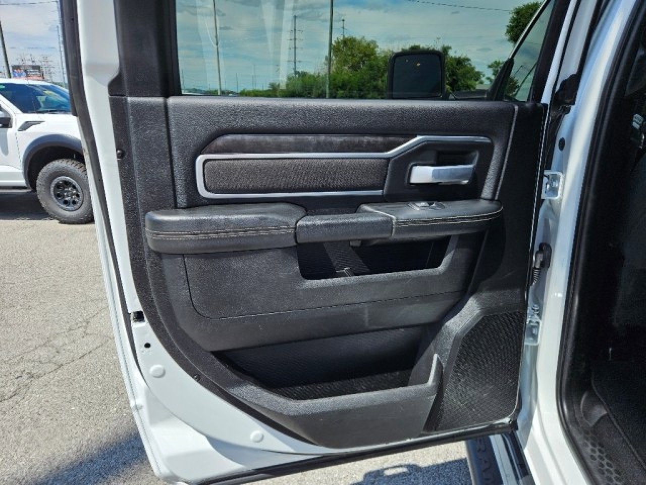 Used 2024 RAM 2500 Big Horn image 17