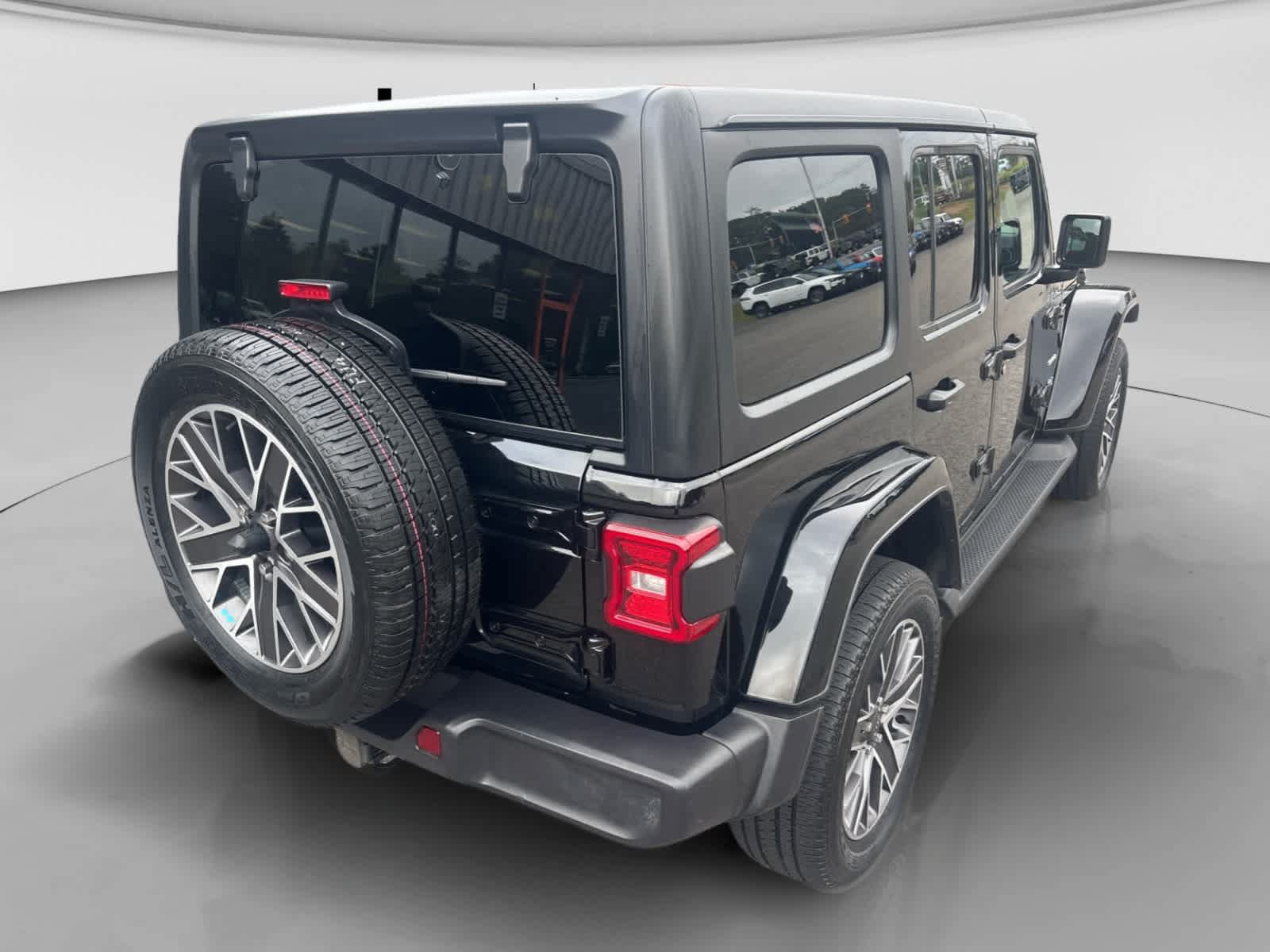Used 2023 Jeep Wrangler Unlimited Sahara w/ Cold Weather Group AWD/4WD image 7