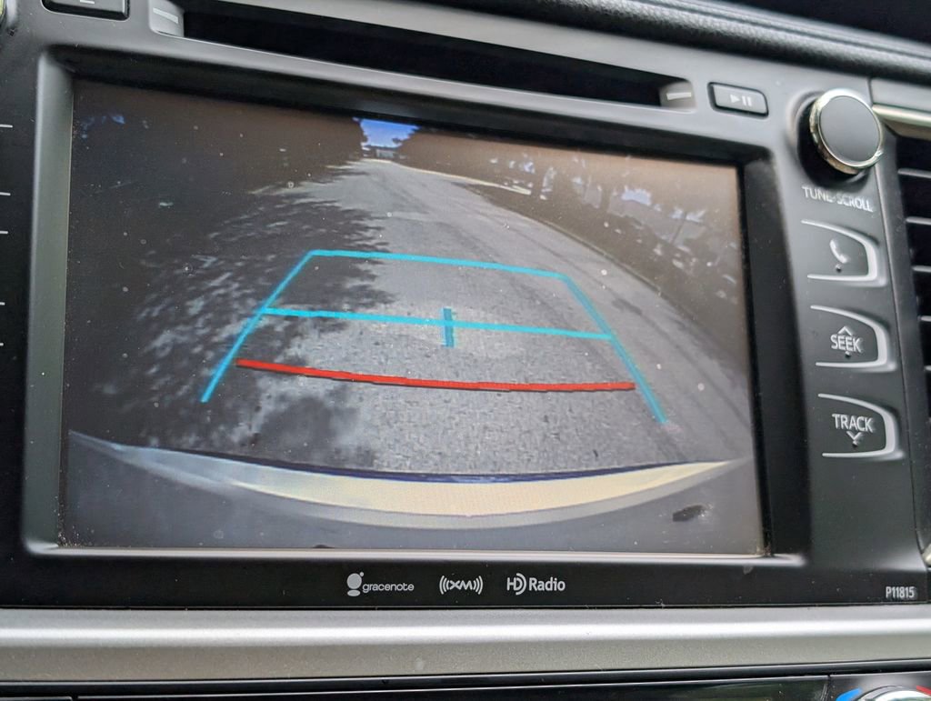 Used 2019 Toyota Highlander Plus AWD/4WD image 23