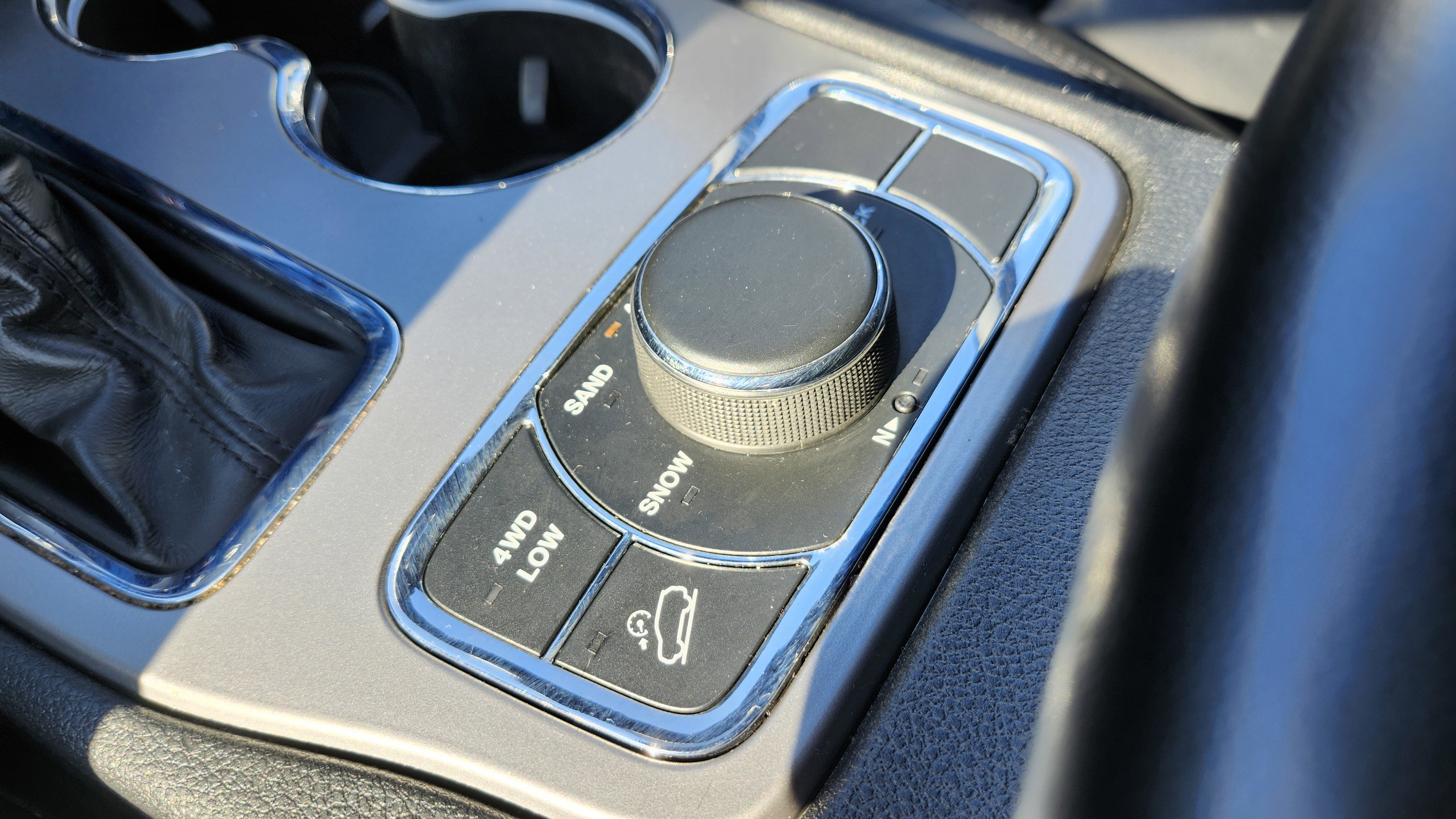 Used 2022 Jeep Grand Cherokee Limited image 37