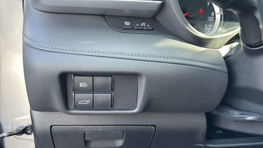 Used 2020 Toyota Highlander LE image 15