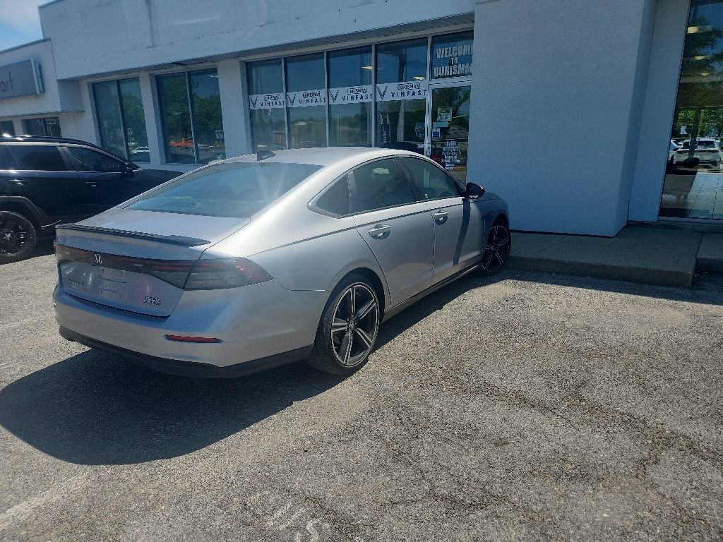 Used 2023 Honda Accord Sport image 4