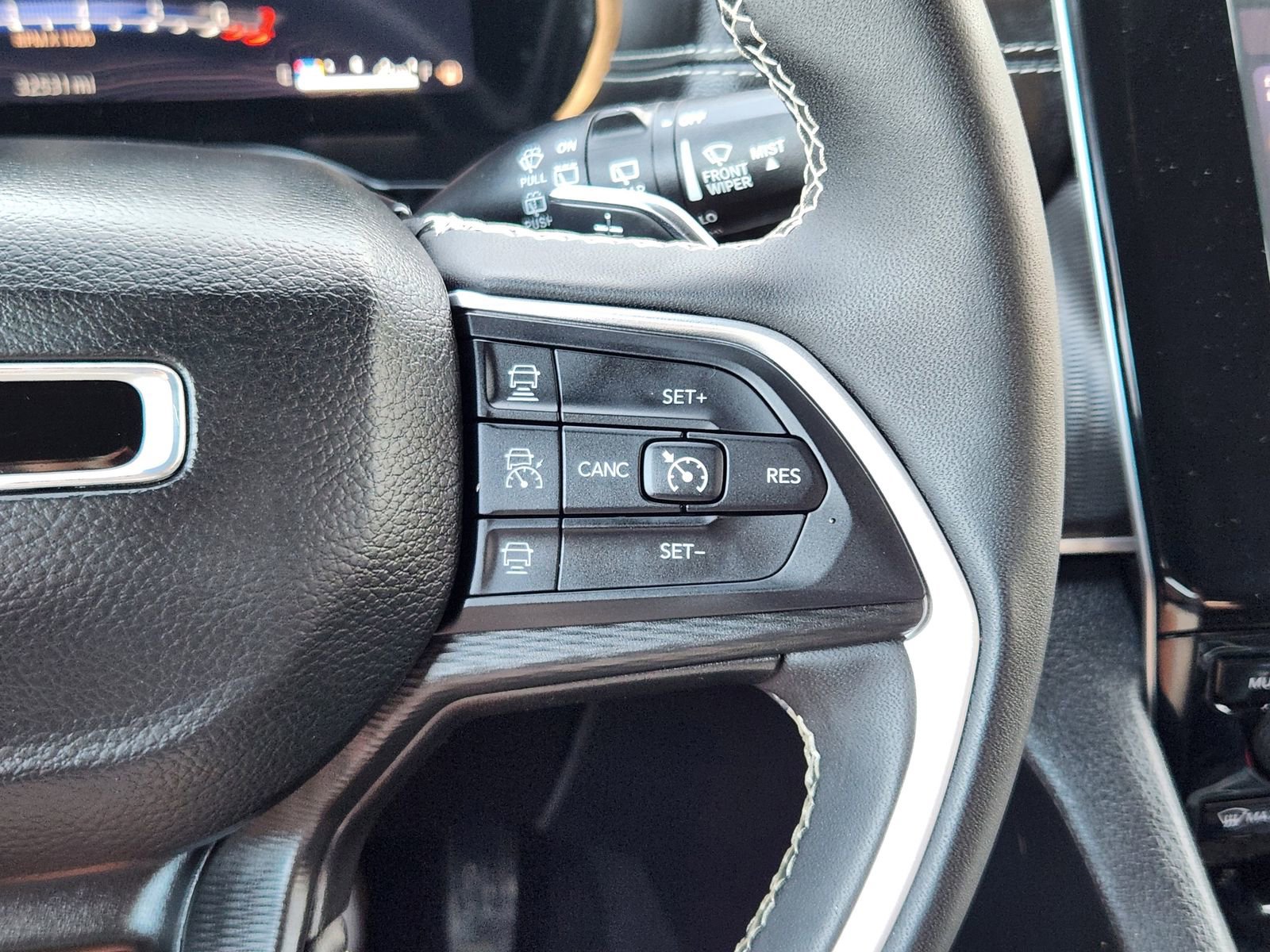 Used 2024 Jeep Grand Cherokee Altitude image 32