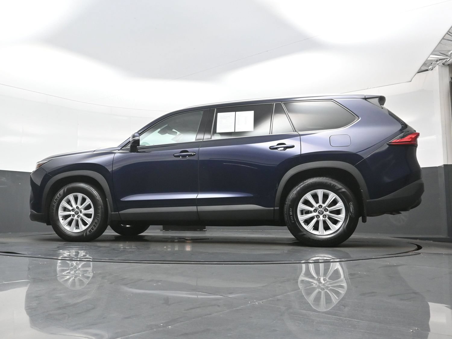 Used 2024 Toyota Grand Highlander AWD image 30