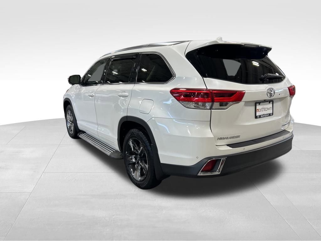 Used 2018 Toyota Highlander Limited Platinum image 10