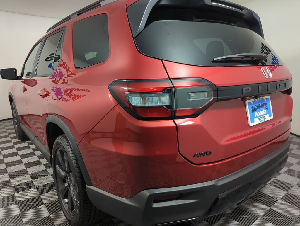 New 2026 Honda Pilot Sport image 3