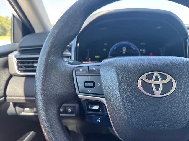 Used 2025 Toyota Camry LE FWD image 11