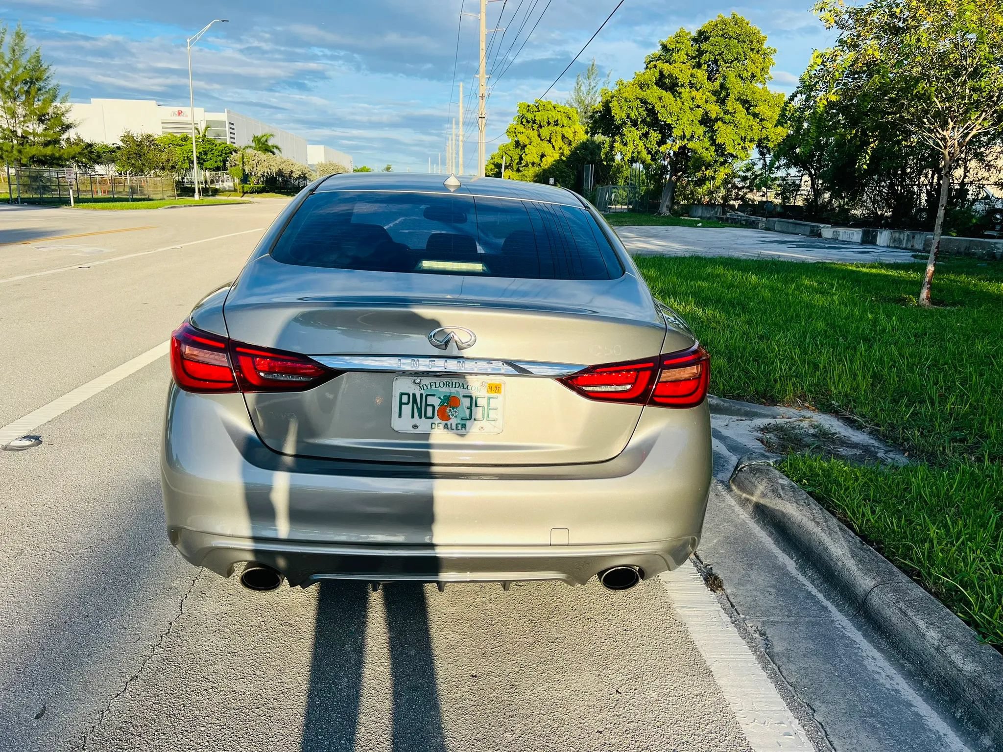 Used 2018 INFINITI Q50 Luxe w/ Essential Package (3.0T Luxe) AWD/4WD image 4