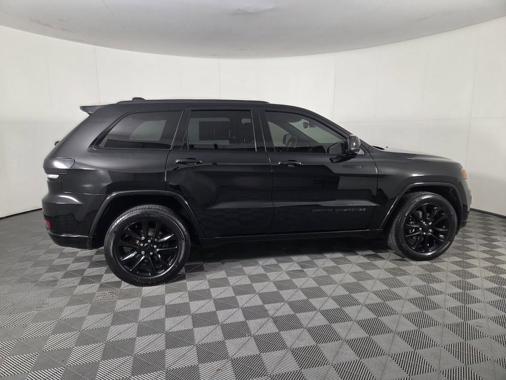Used 2020 Jeep Grand Cherokee Altitude RWD image 4