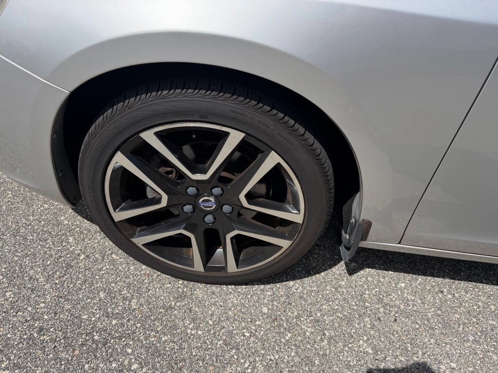 Used 2017 Volvo V60 T5 Premier w/ Convenience Package FWD image 9