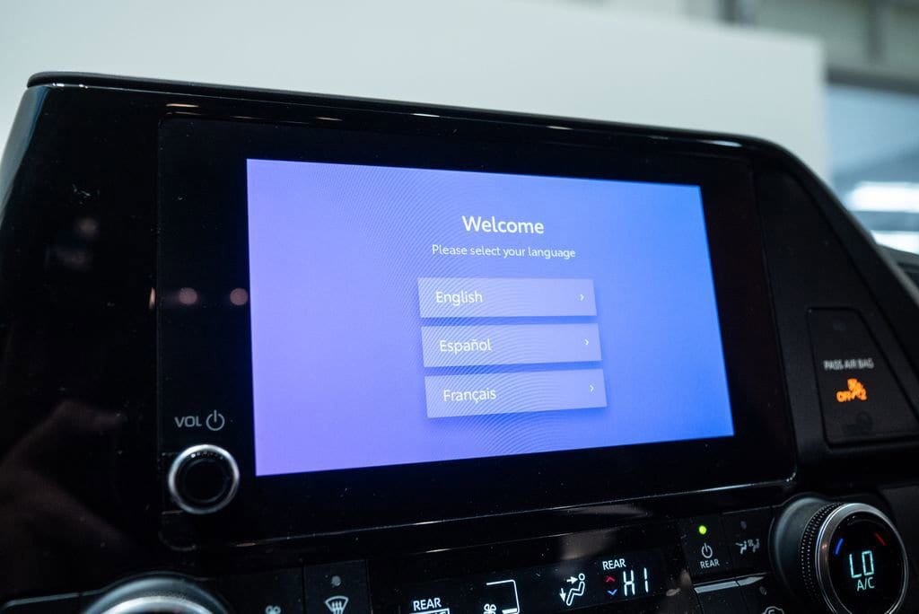 Used 2023 Toyota Highlander LE FWD image 24