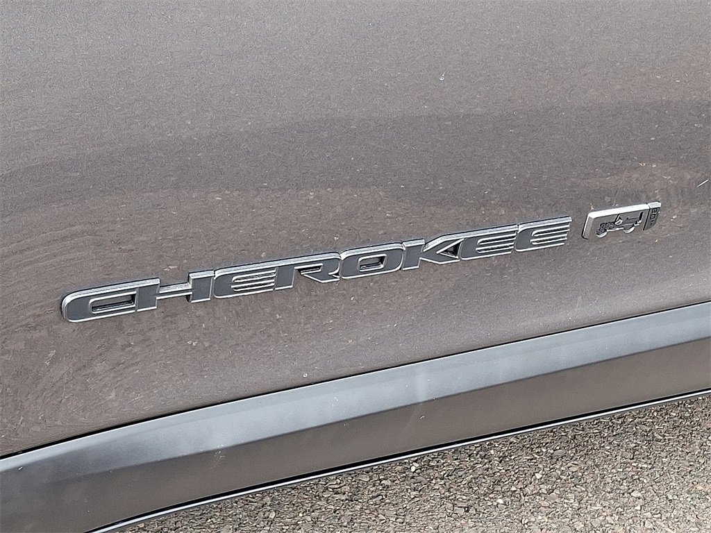 Used 2021 Jeep Cherokee Latitude Lux 80th Anniv w/ Quick Order Package 26U 80TH image 32