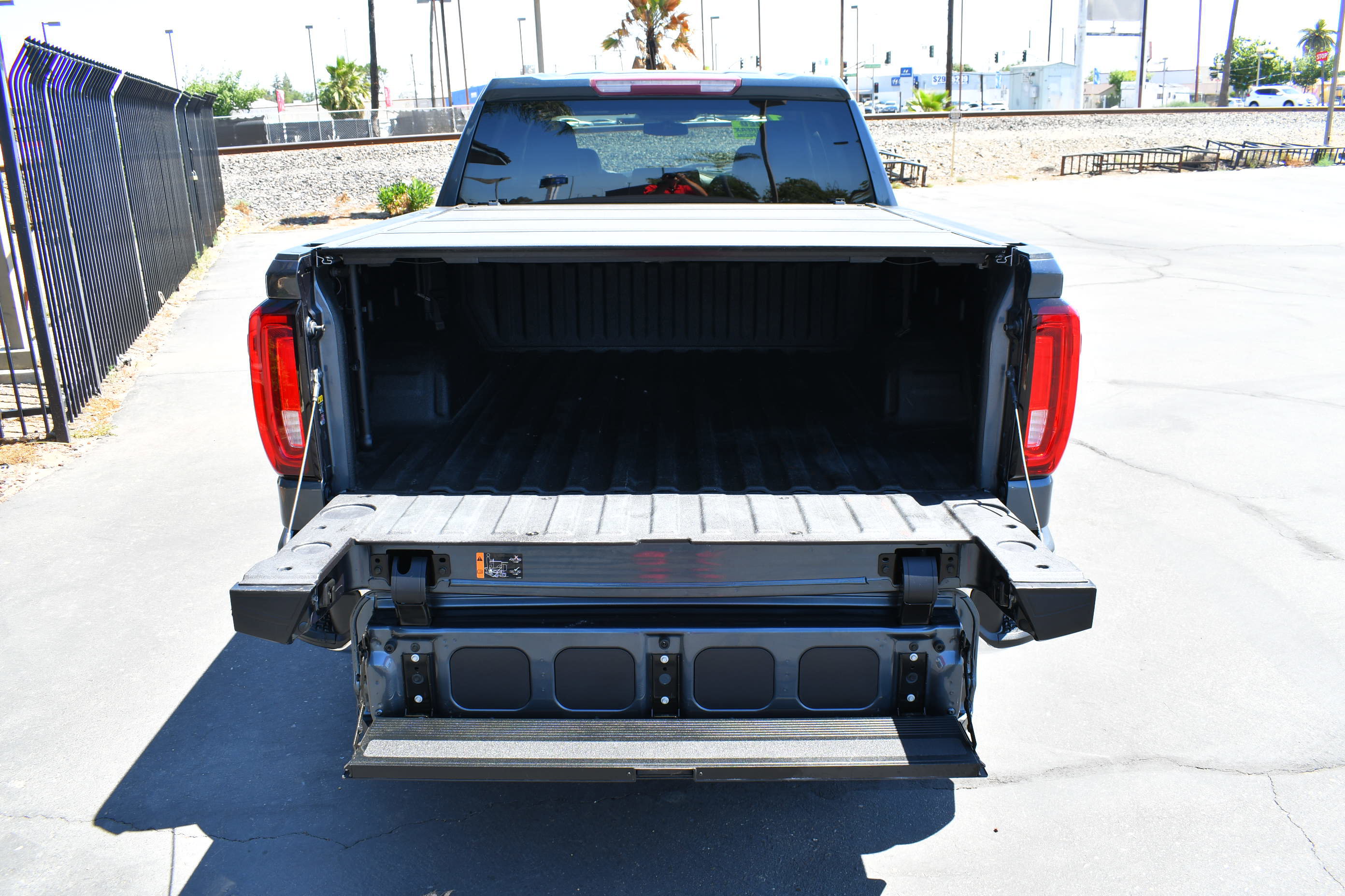Used 2019 GMC Sierra 1500 SLT RWD image 10