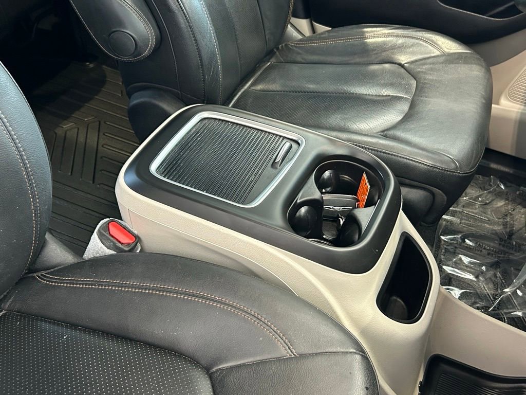 Used 2020 Chrysler Pacifica Touring-L Plus FWD image 38