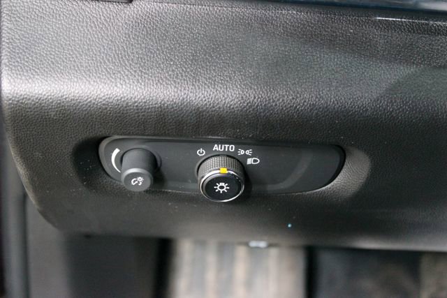 Used 2022 Chevrolet Traverse LT FWD image 16