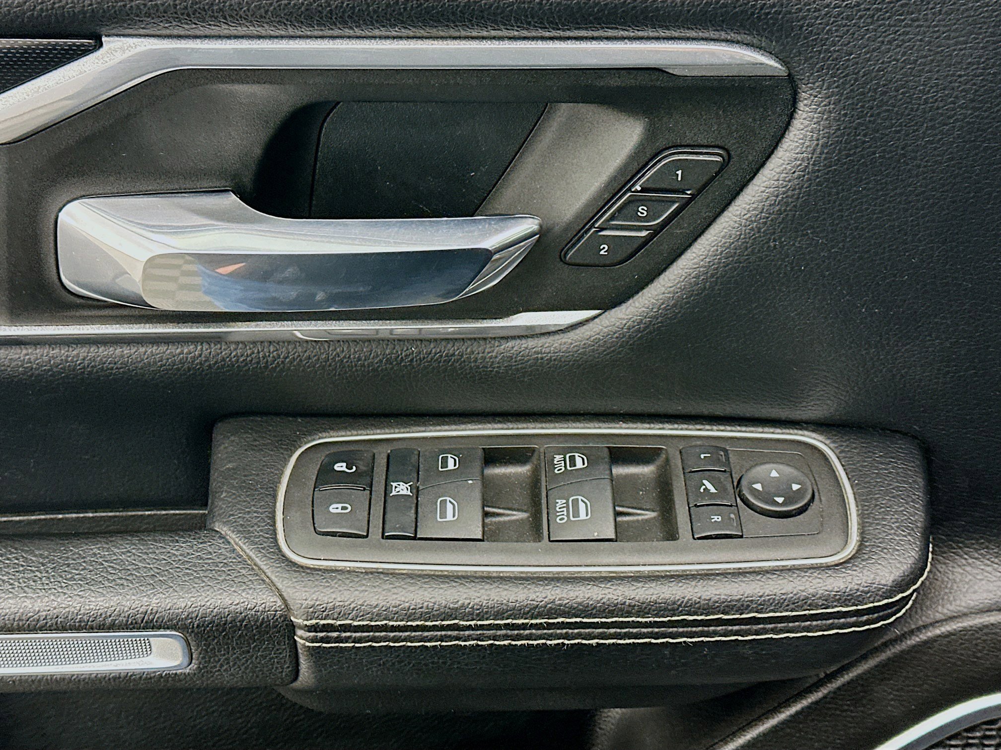 Used 2022 RAM 1500 Laramie w/ Sport Appearance Package image 15