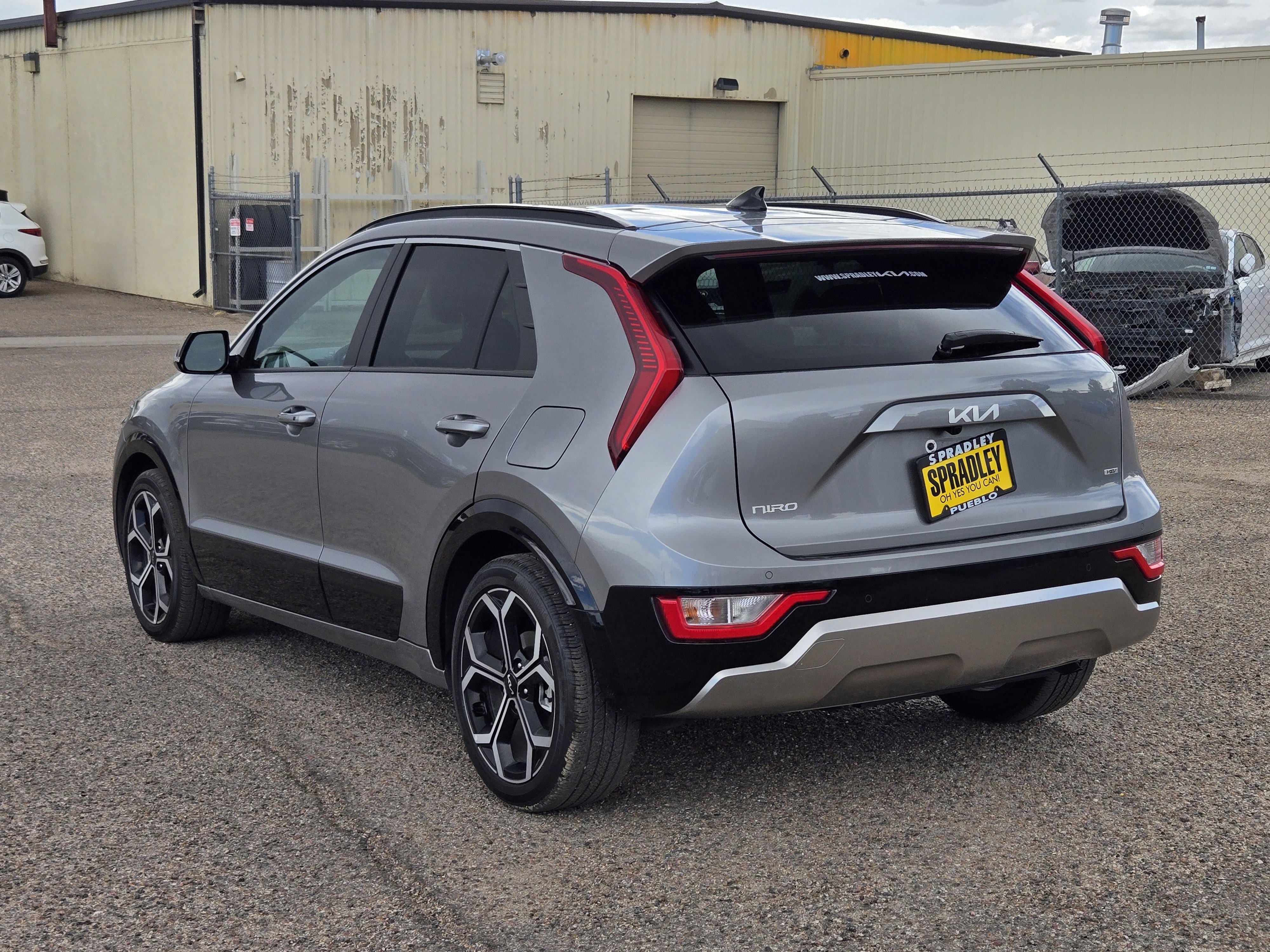 Used 2024 Kia Niro EX Touring FWD image 3