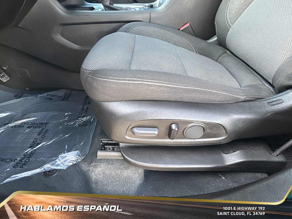 Used 2023 Chevrolet Traverse LT image 13