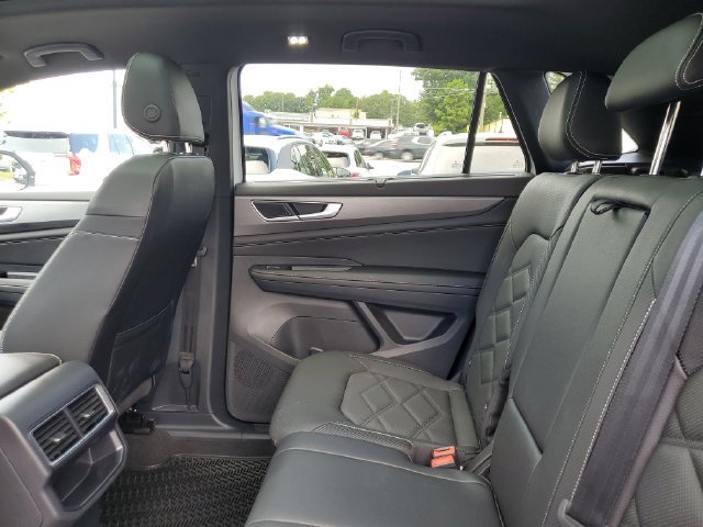 Certified 2025 Volkswagen Atlas Cross Sport SE w/ Panoramic Sunroof Package FWD image 16