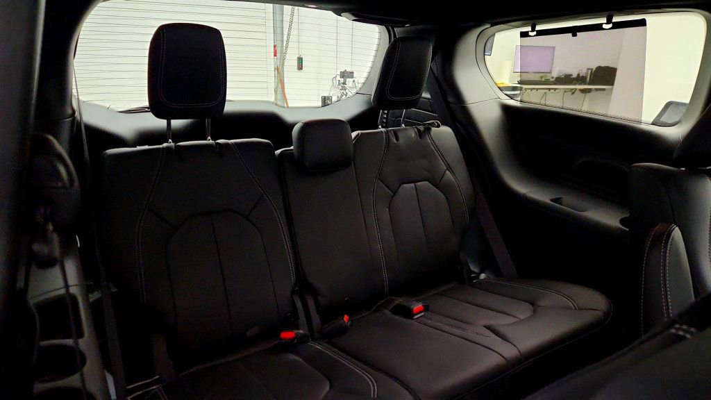 Used 2020 Chrysler Pacifica Touring-L w/ S Appearance Package image 25