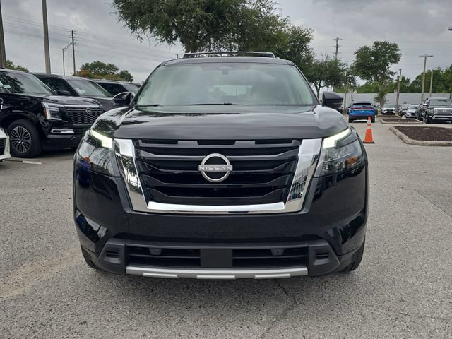 Certified 2025 Nissan Pathfinder Platinum w/ Cargo Package AWD/4WD image 3