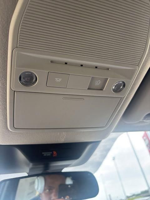 New 2025 Nissan Kicks SR image 24