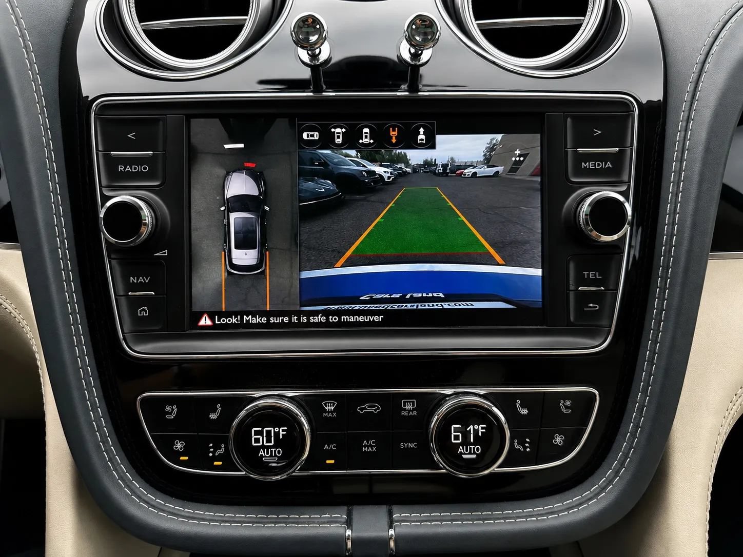 Used 2017 Bentley Bentayga AWD/4WD image 56