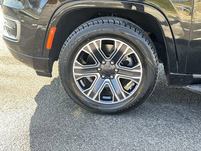 Used 2024 Jeep Wagoneer L Series II w/ Flexible Seating Group image 8