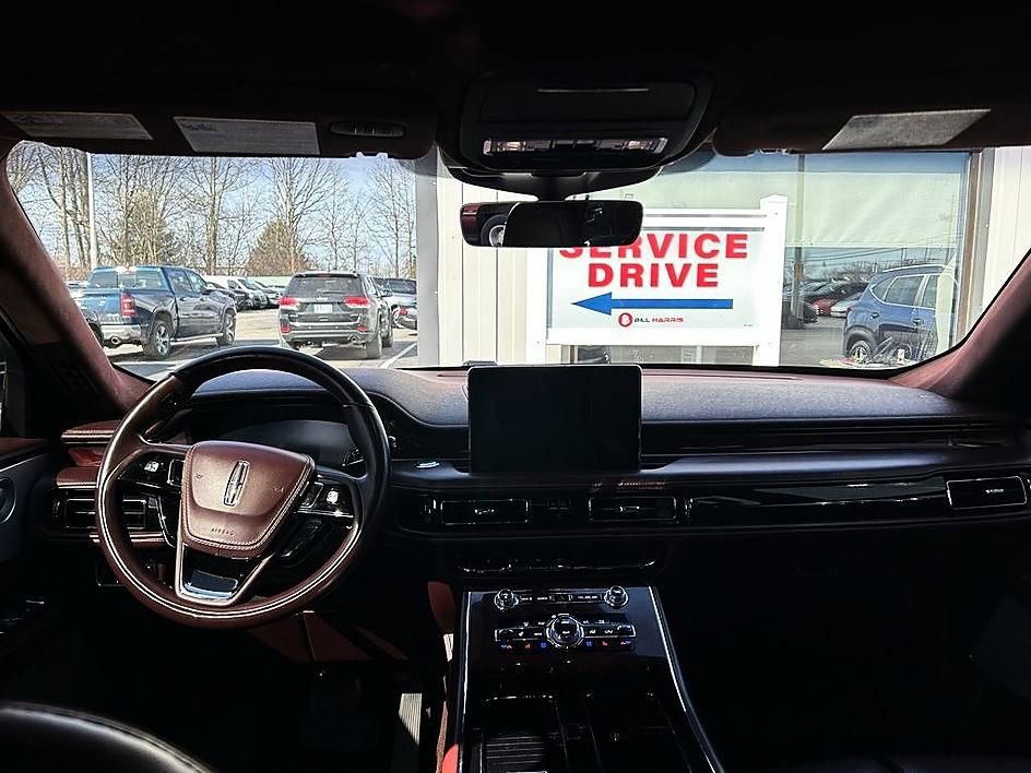 Used 2020 Lincoln Aviator Black Label w/ Class IV Trailer Tow Package image 11