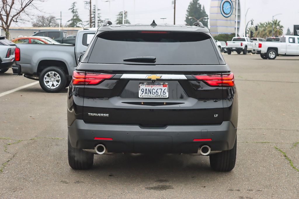 Used 2022 Chevrolet Traverse LT image 3