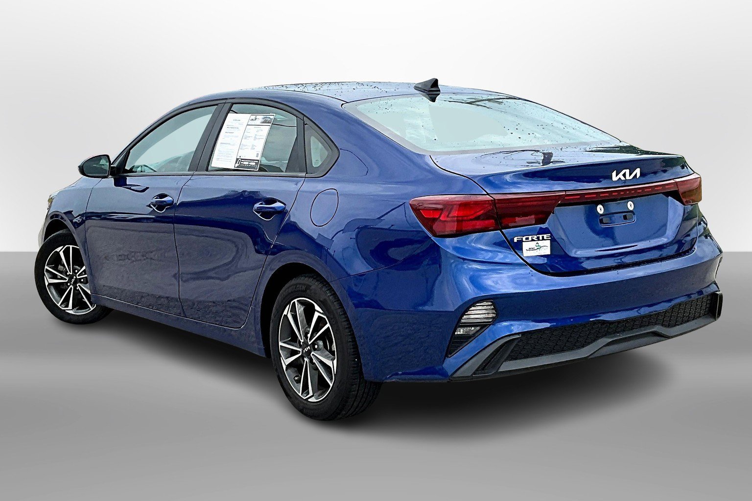 Used 2023 Kia Forte LXS image 9