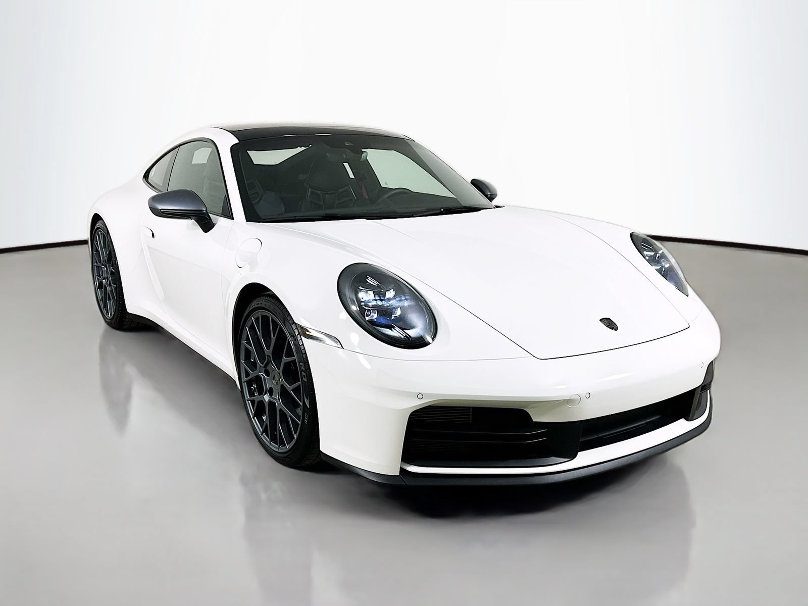 Used 2025 Porsche 911 Carrera T RWD image 3