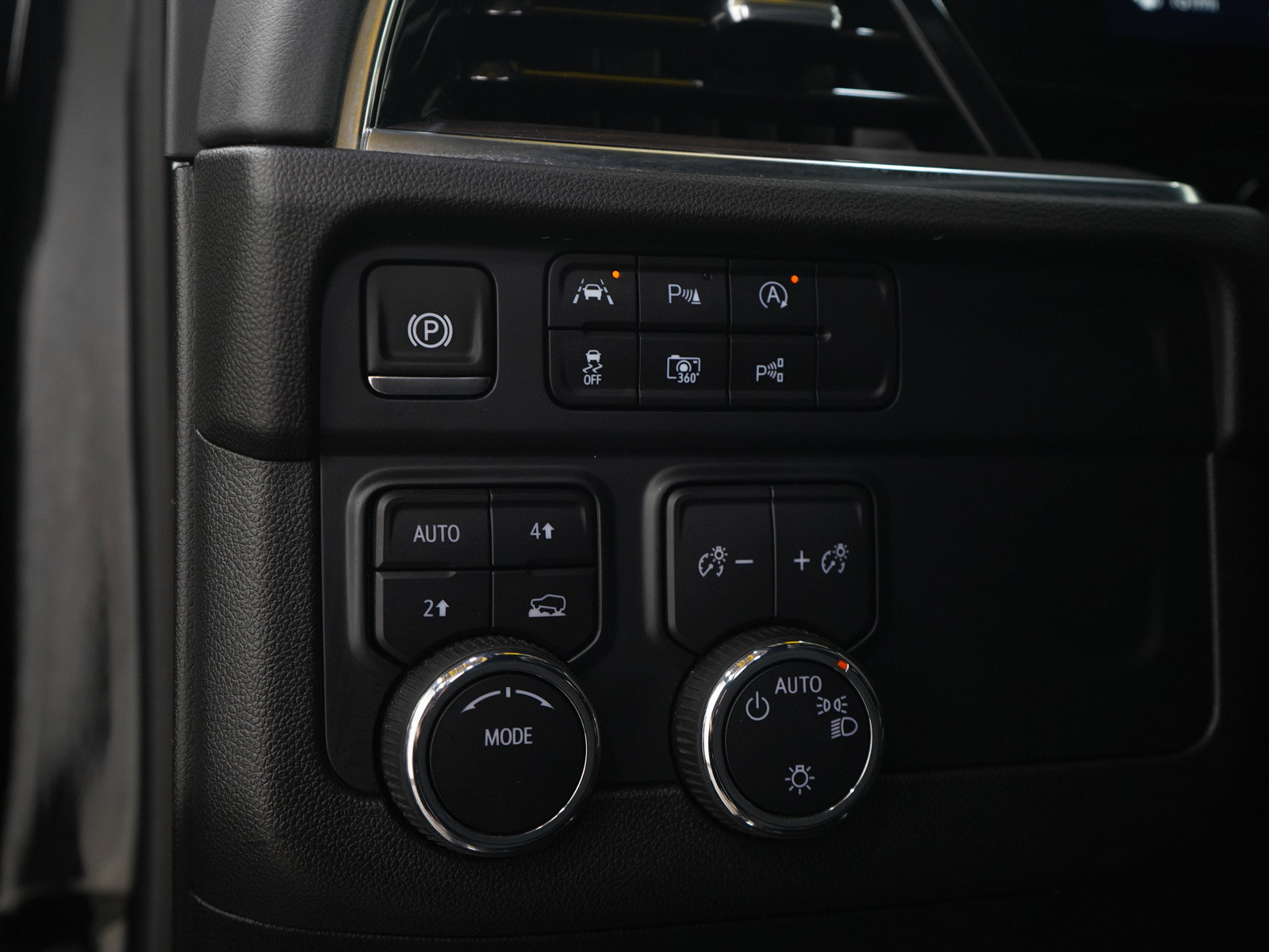 Used 2025 Chevrolet Tahoe LT AWD/4WD image 27