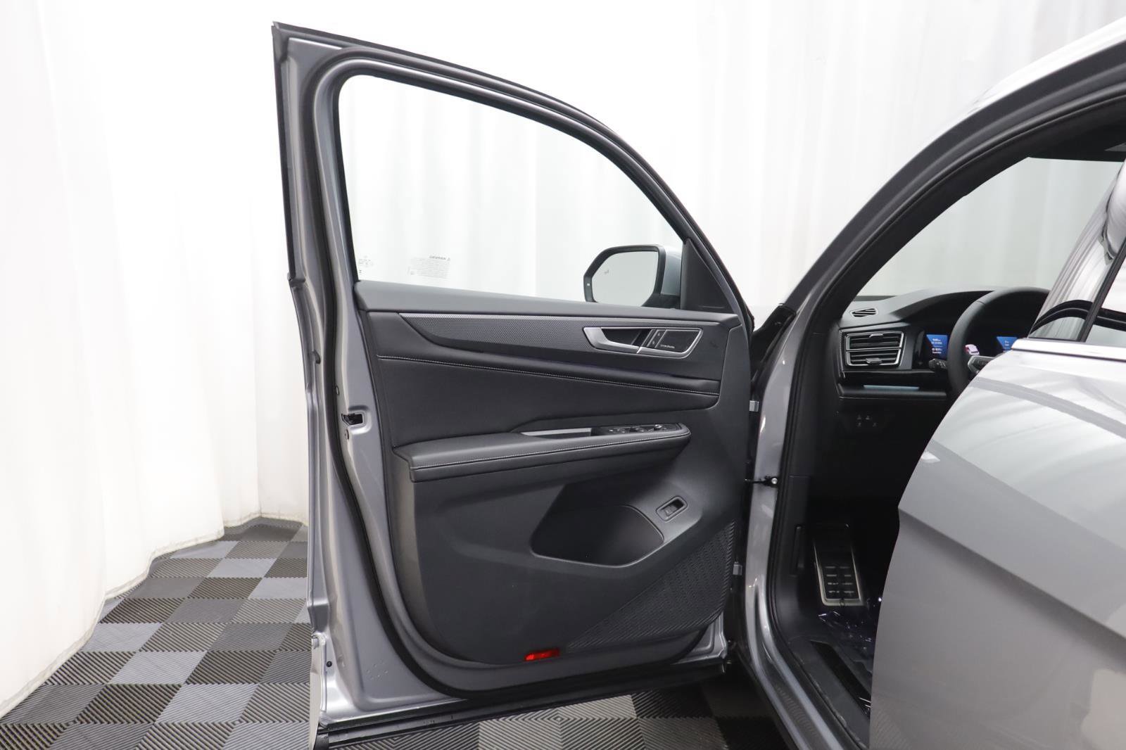 New 2026 Volkswagen Atlas Cross Sport SEL Premium R-Line image 4