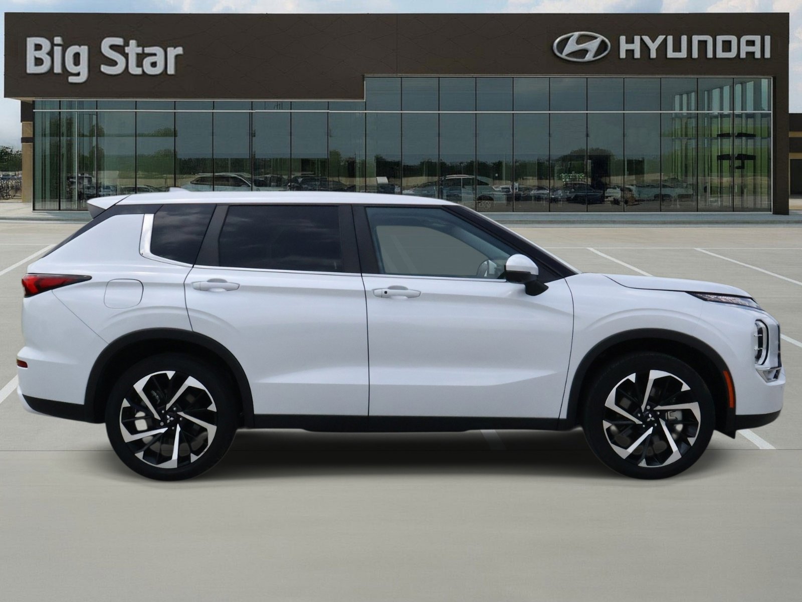 Used 2024 Mitsubishi Outlander SE FWD image 5