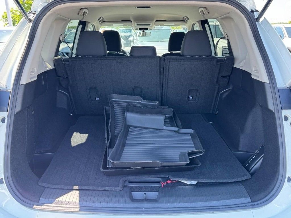 Used 2025 Nissan Rogue S FWD image 6