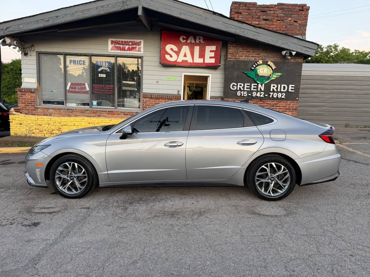 Used 2023 Hyundai Sonata SEL w/ Cargo Package FWD image 2