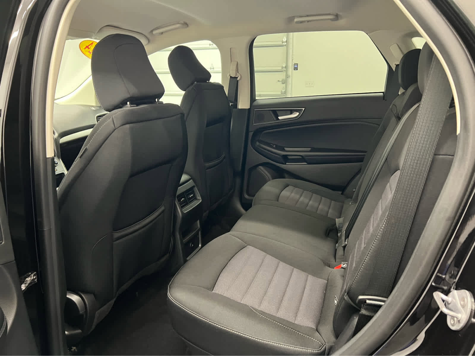 Used 2024 Ford Edge SE w/ Black Appearance Package image 29