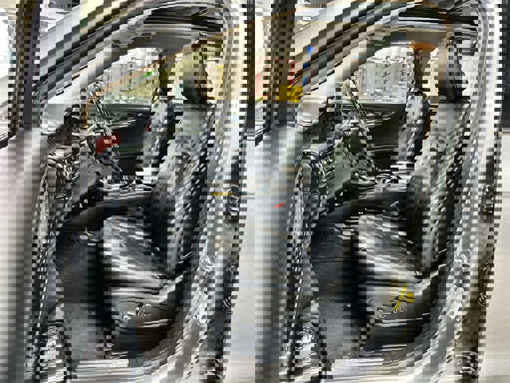 Used 2021 Lincoln Nautilus Reserve image 11