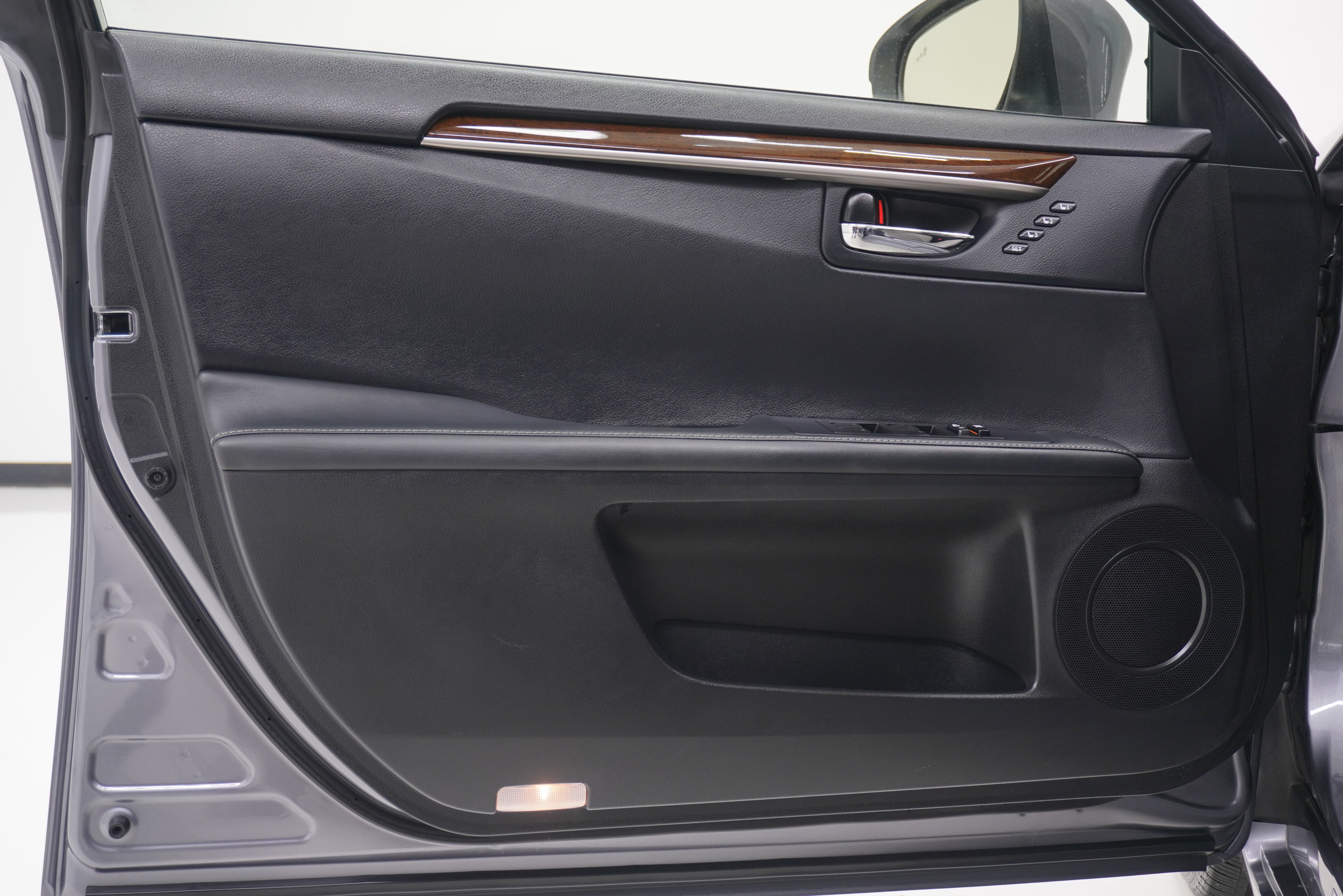 Used 2015 Lexus ES 350 w/ Premium Package FWD image 13