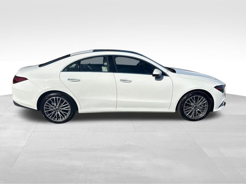 Used 2022 Mercedes-Benz CLA 250 4MATIC image 8