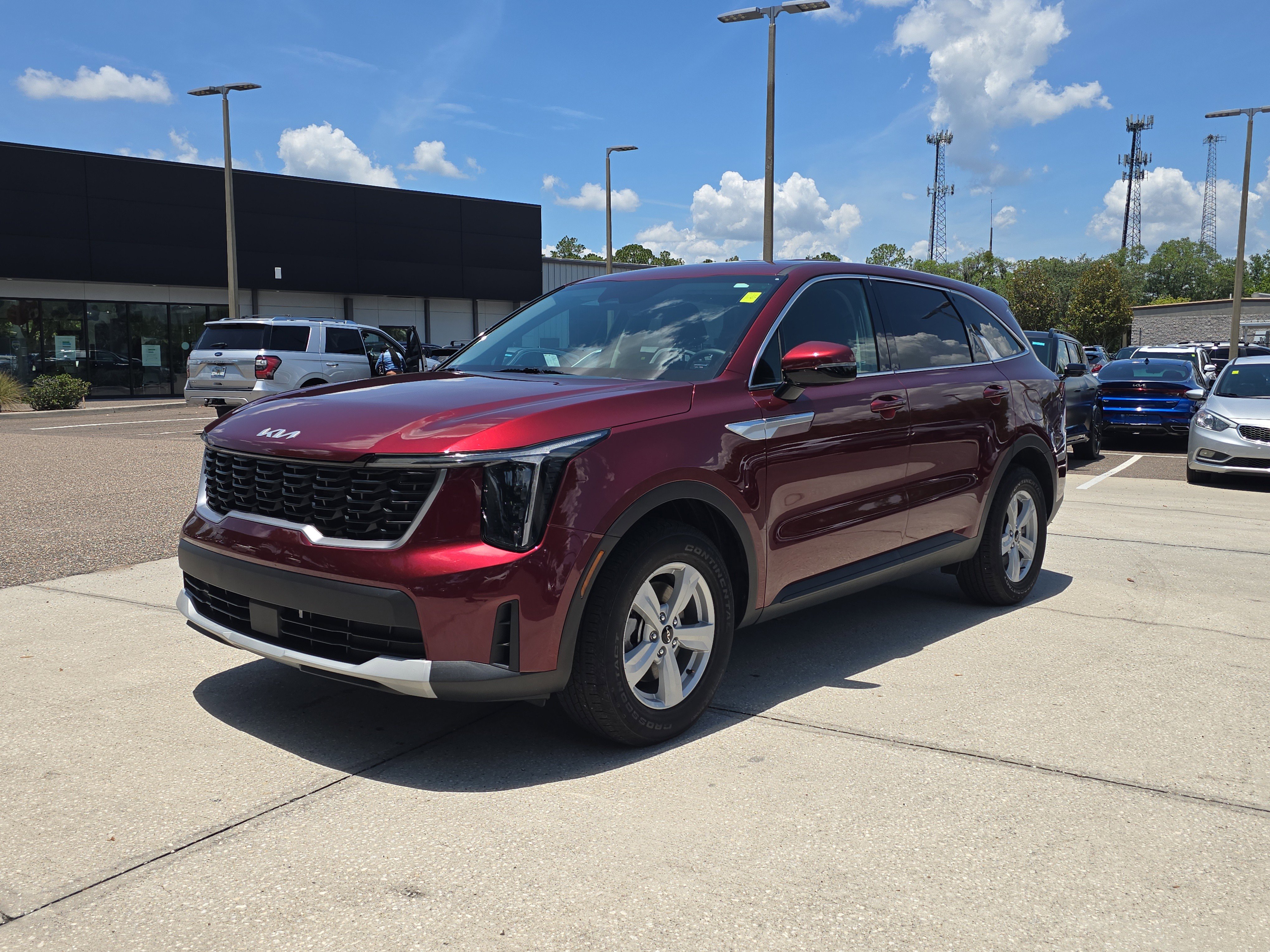 Certified 2025 Kia Sorento LX FWD image 3